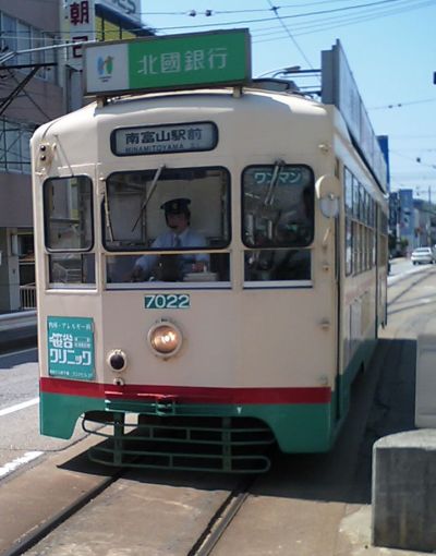 toyama_streetcar.jpg